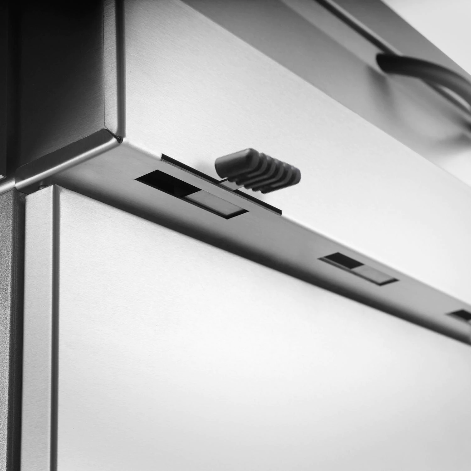 Napoleon PRO605CSS Freestanding Charcoal Grill 4 Napoleon PRO605CSS Freestanding Charcoal Grill